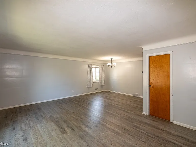 8221 Pelham Dr — Photo 11