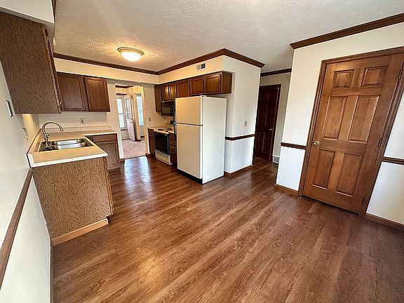 Eat-in Kitchen View A