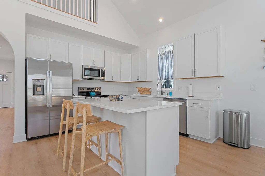 3 bed, 2.5 bath, 1620 sqft, $4,890 — Photo 2