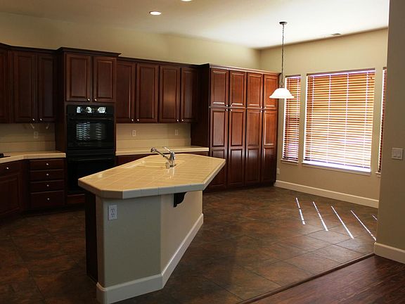 Kitchen/Breakfast Rooms