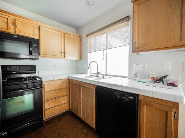 9420 Lake Creek St, Las Vegas, NV 89123