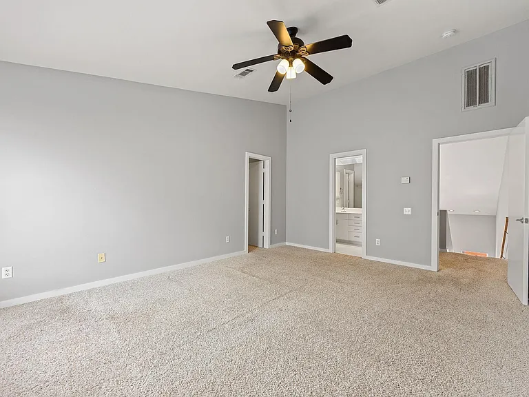 913 Robin St — Photo 13