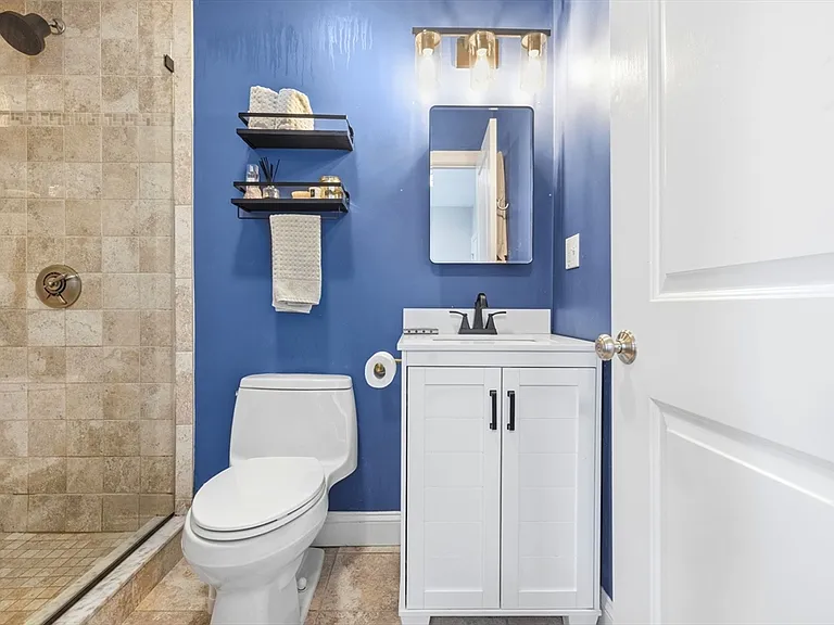 118 Saxton St #3 — Photo 17