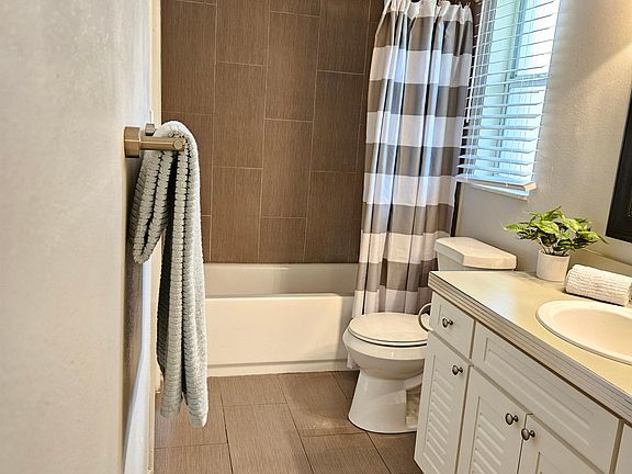 5th image of 305 N Hubert Ave #120