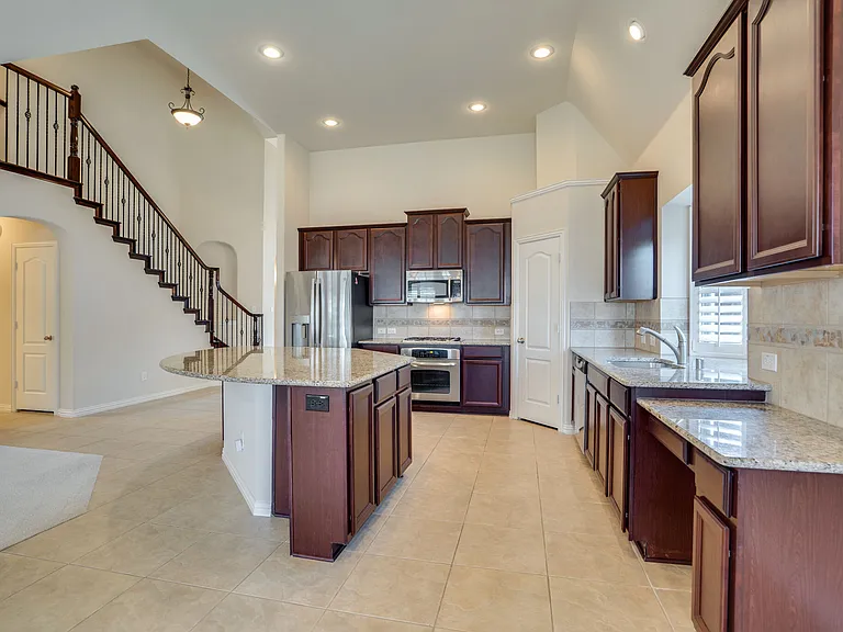 7747 Ivanhoe Dr — Photo 16