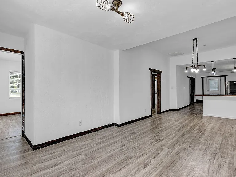 611 Marion St — Photo 18