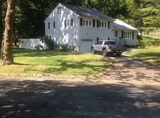 2 White Oak Dr, Livingston, NJ 07039