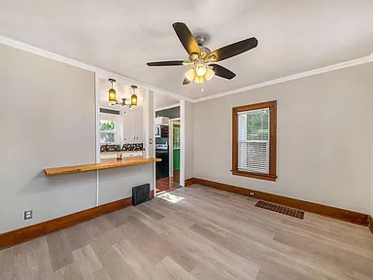 441 Forest St — Photo 6