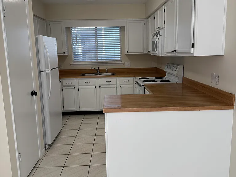 165 Sylvan Dr — Photo 6