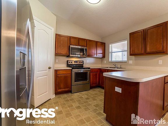 5th image of 612 Cherry Laurel St