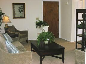 2nd image of 41 Whitehouse Dr APT 4