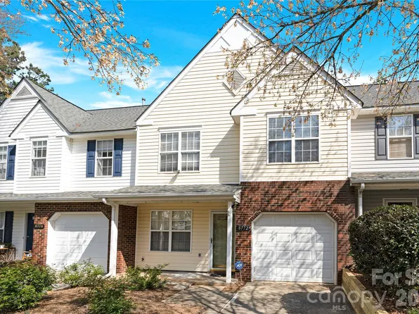 8772 Robinson Forest Dr, Charlotte, NC 28277