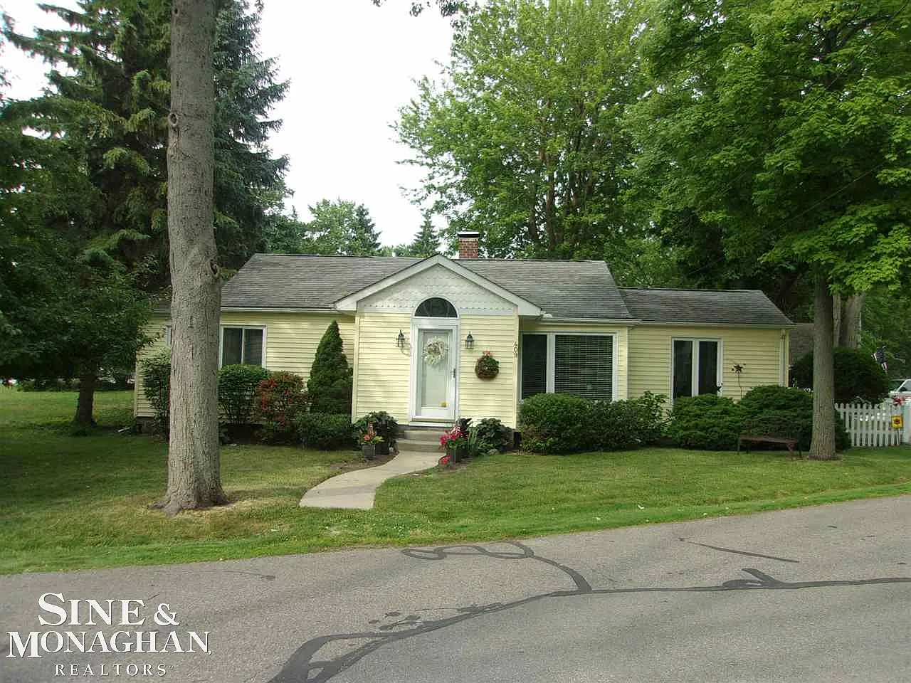 409 Conley St photo 1