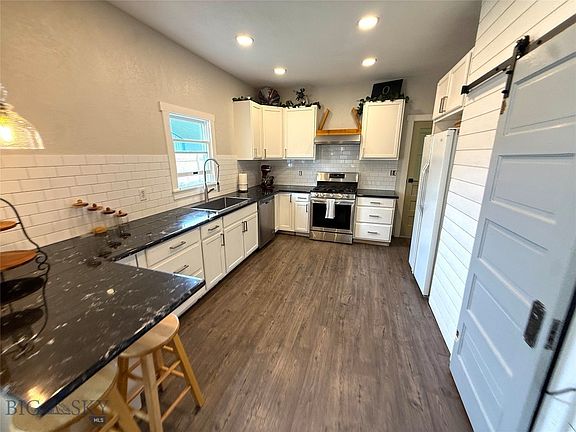 5th image of 202 Busha St