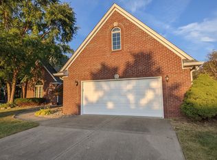 661 Woodview Dr, Whiteland, IN 46184