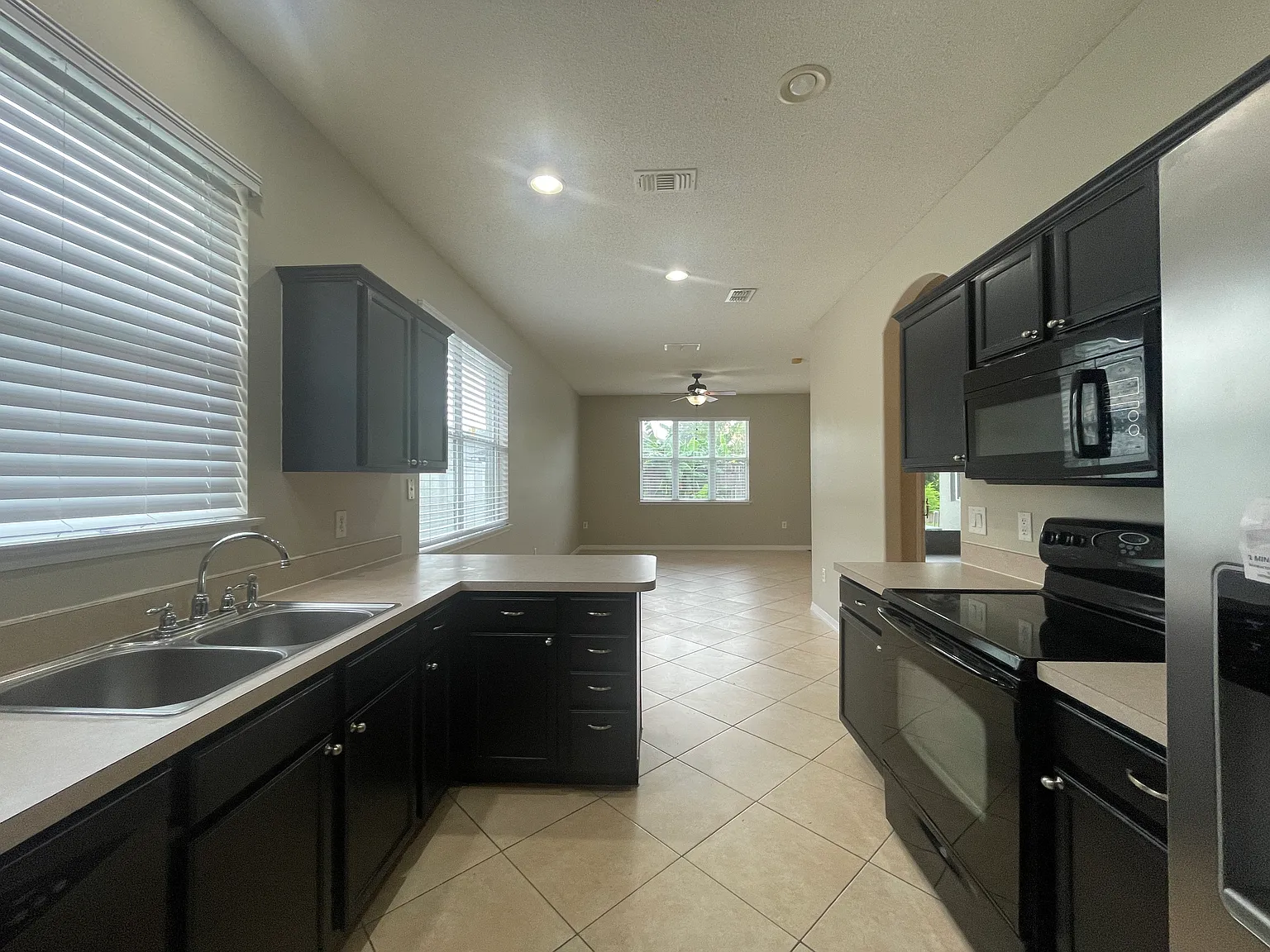 3 bed, 1733 sqft, $2,500 — Photo 4