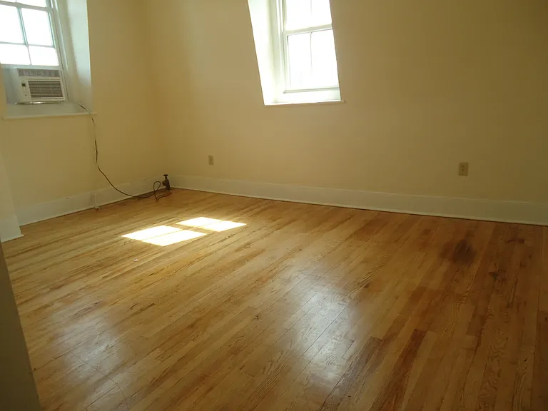 136 Warren St #3 — Photo 6