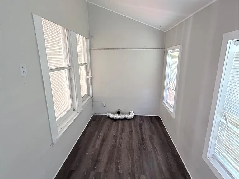 1401 Edison St — Photo 23