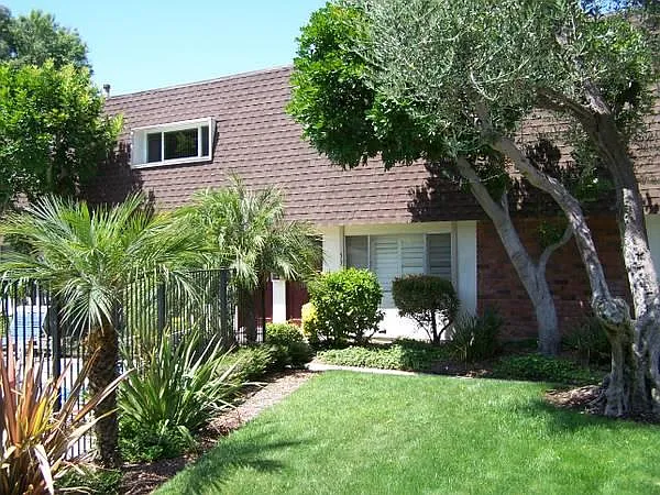 2 bed, 2.5 bath, 1257 sqft, $3,075 — Photo 1