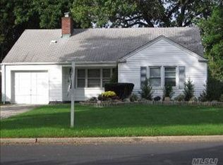 621 Hicksville Rd, Massapequa, NY 11758