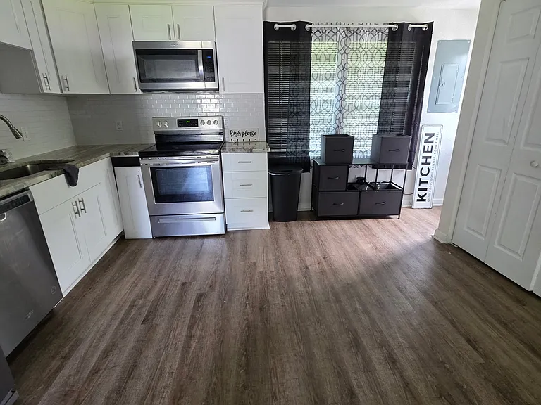 713 Nixon Dr — Photo 3