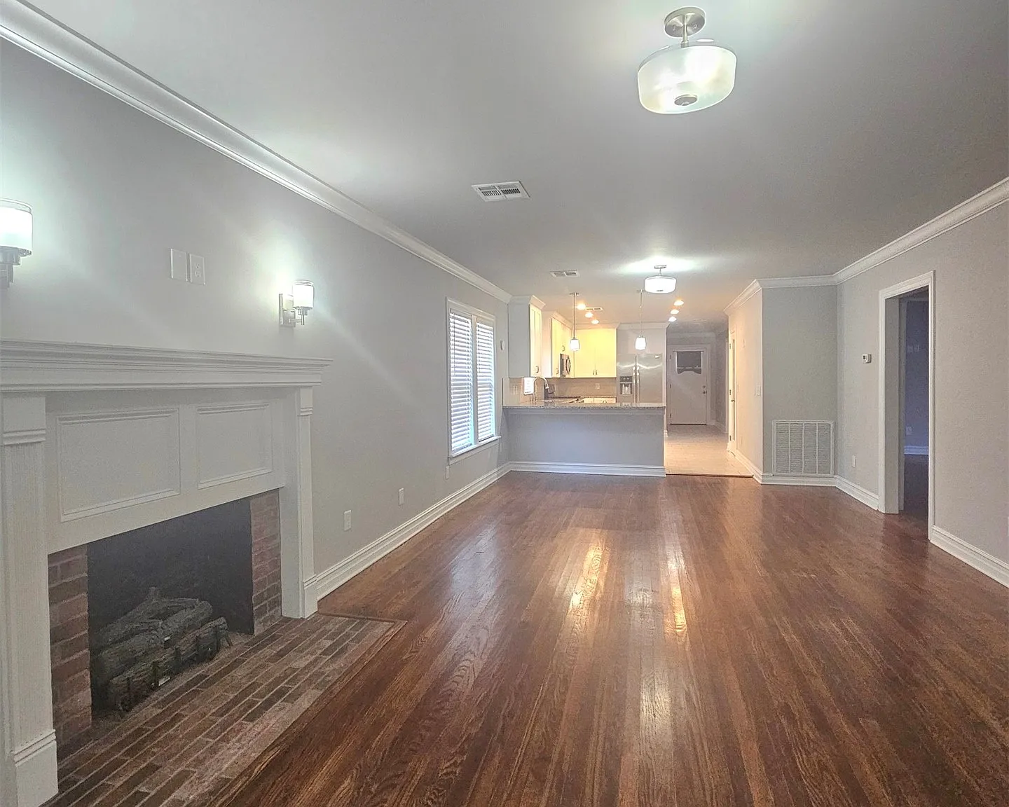 3 bed, 2.0 bath, 1347 sqft, $1,750 — Photo 2