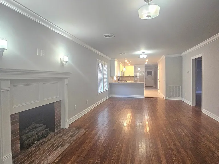 1411 S Gary Pl — Photo 2