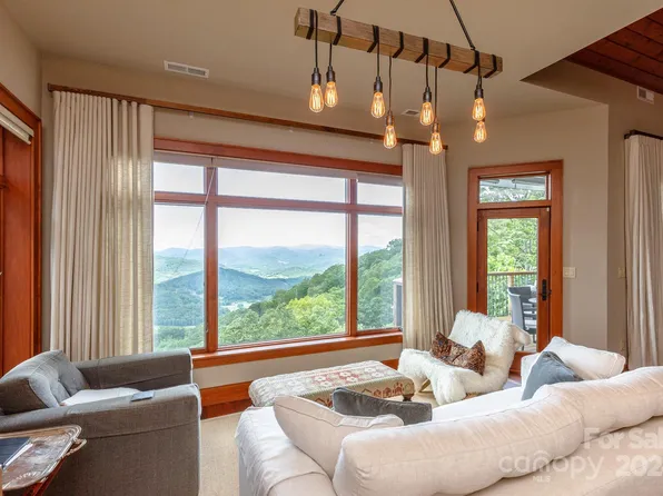 3362 Mountain Air Dr, Burnsville, NC 28714