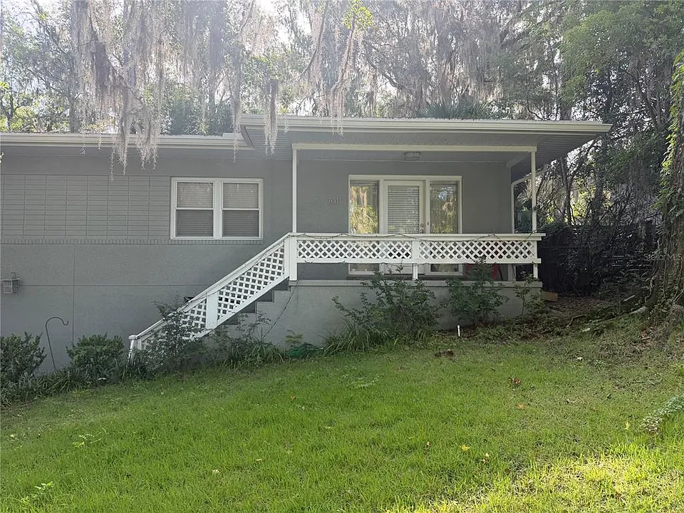 701 SW 28th St