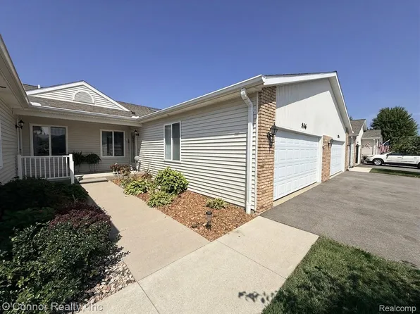836 Crystal Ln, Marysville, MI 48040