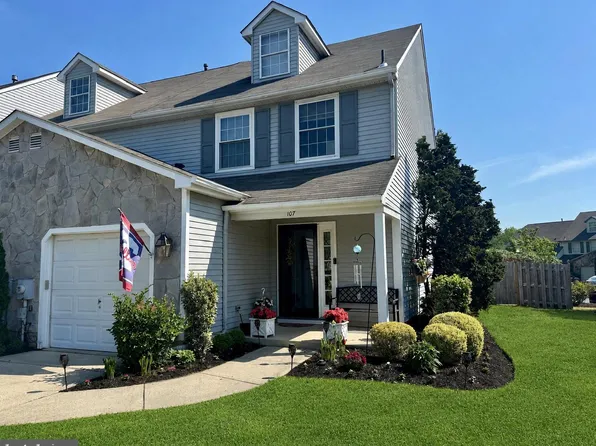 107 Lamplighter Ct, Marlton, NJ 08053