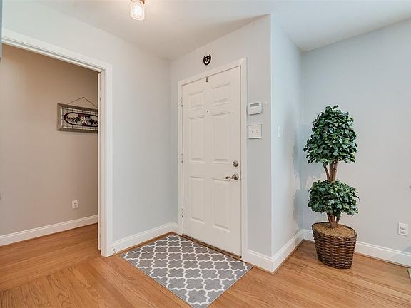 4th image of 2318 Cheshire Ln