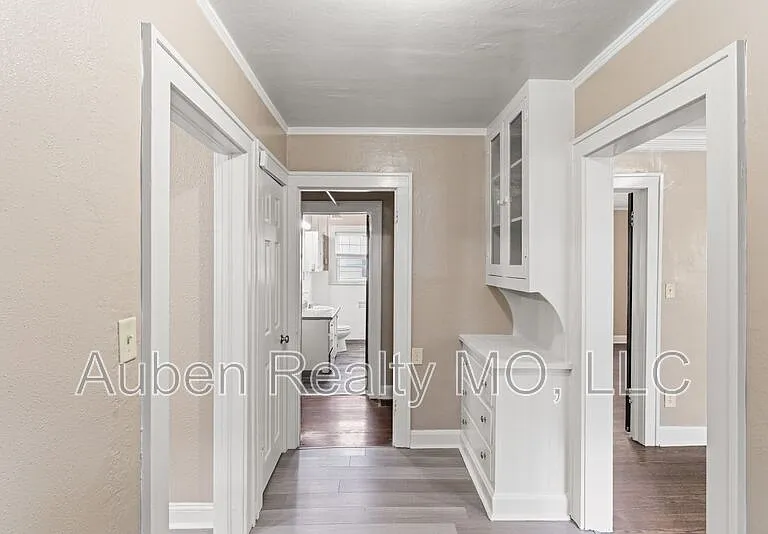 5303 Charlotte St #1 — Photo 25
