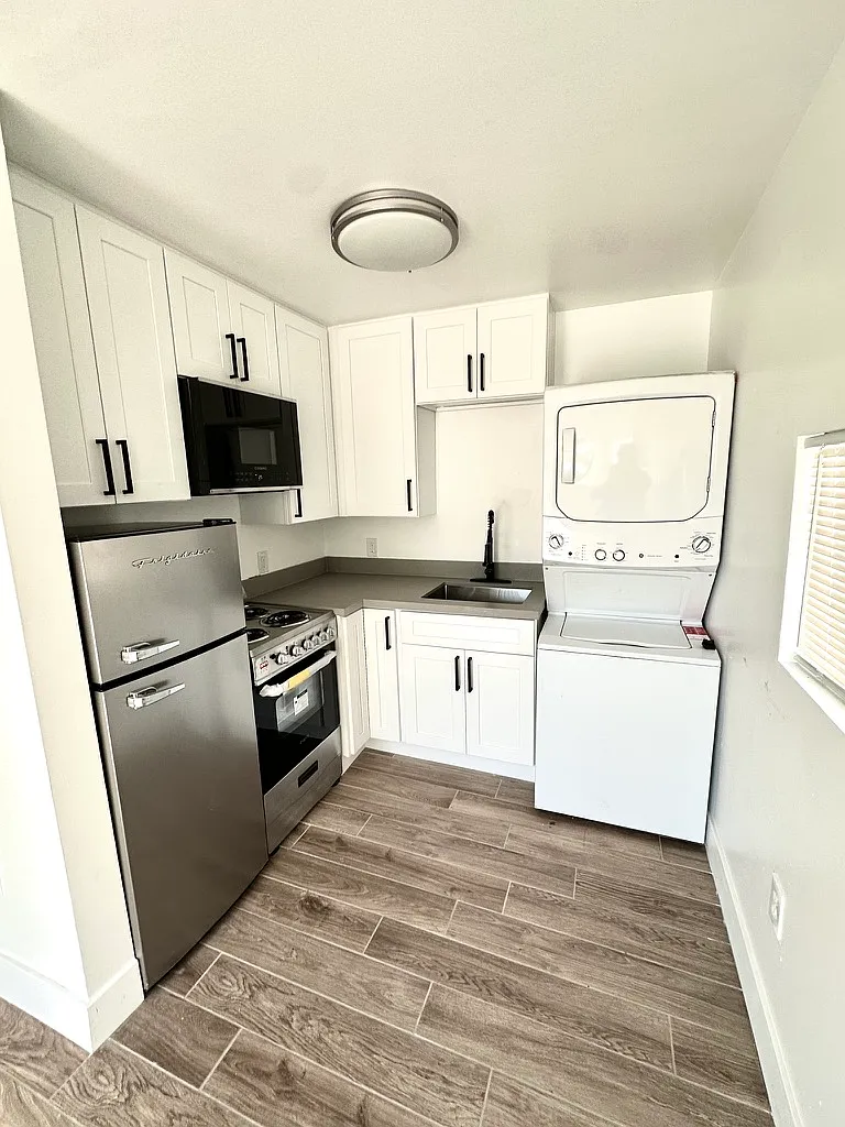 1429 E Osborn Rd — Photo 1