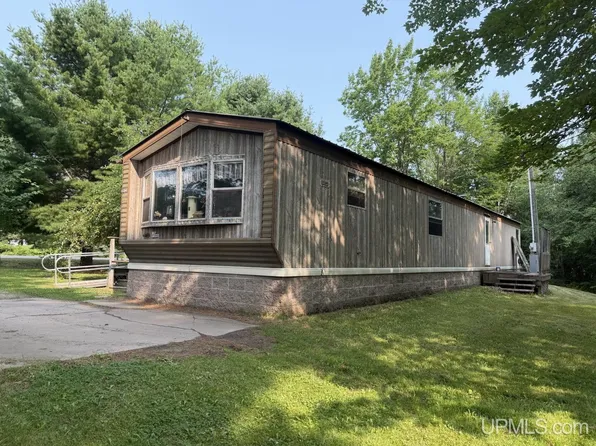 16219 Mission Rd, Baraga, MI 49908