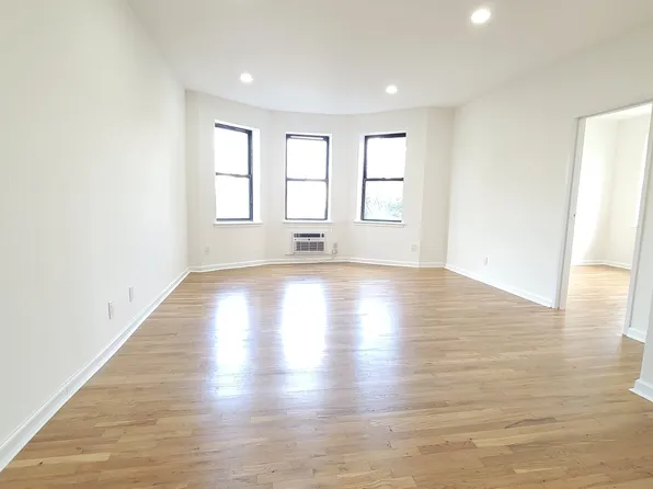 43 Van Wagenen Avenue image 6 of 14