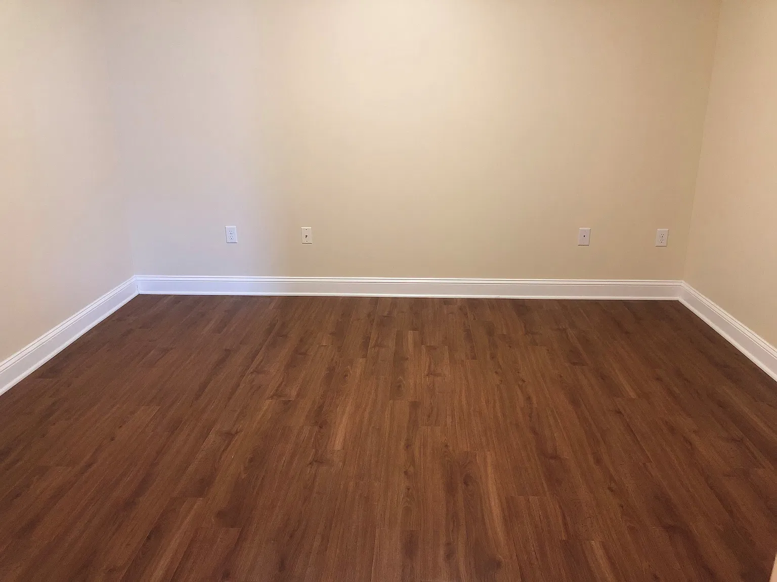 3 bed, 1350 sqft, $3,042 — Photo 3