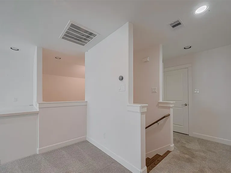 854 W 20th St — Photo 26