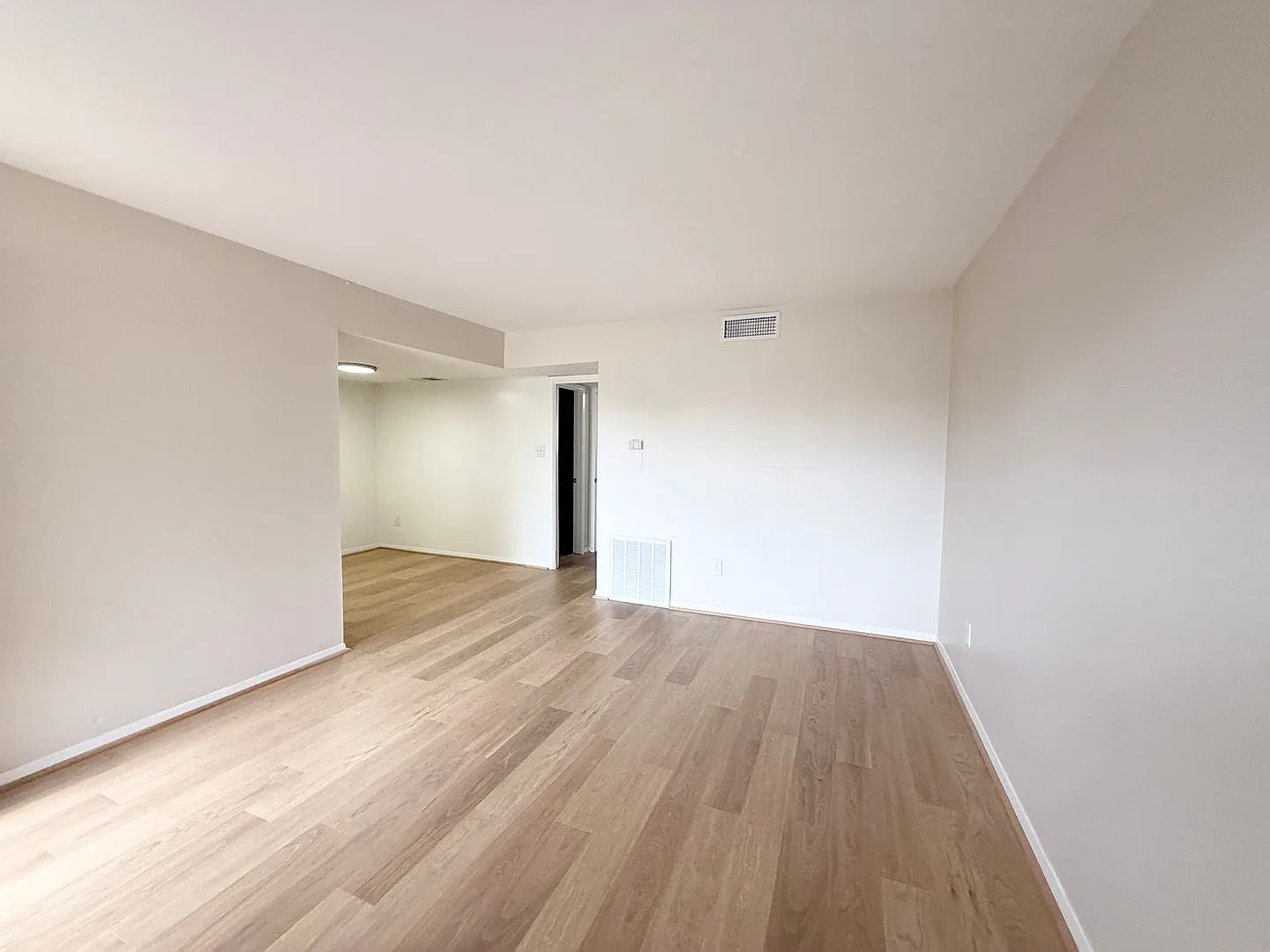 5THBS10 — Photo 3