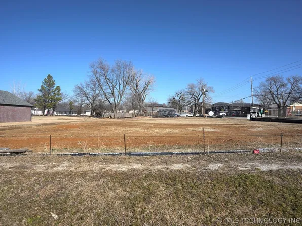 12 N Atlanta St, Owasso, OK 74055