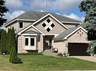 289 Madeleine Ln, Waterford, MI 48328