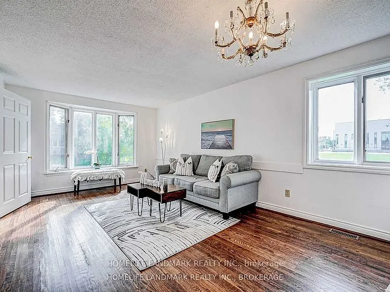 44 Frontenac Ave — Photo 6