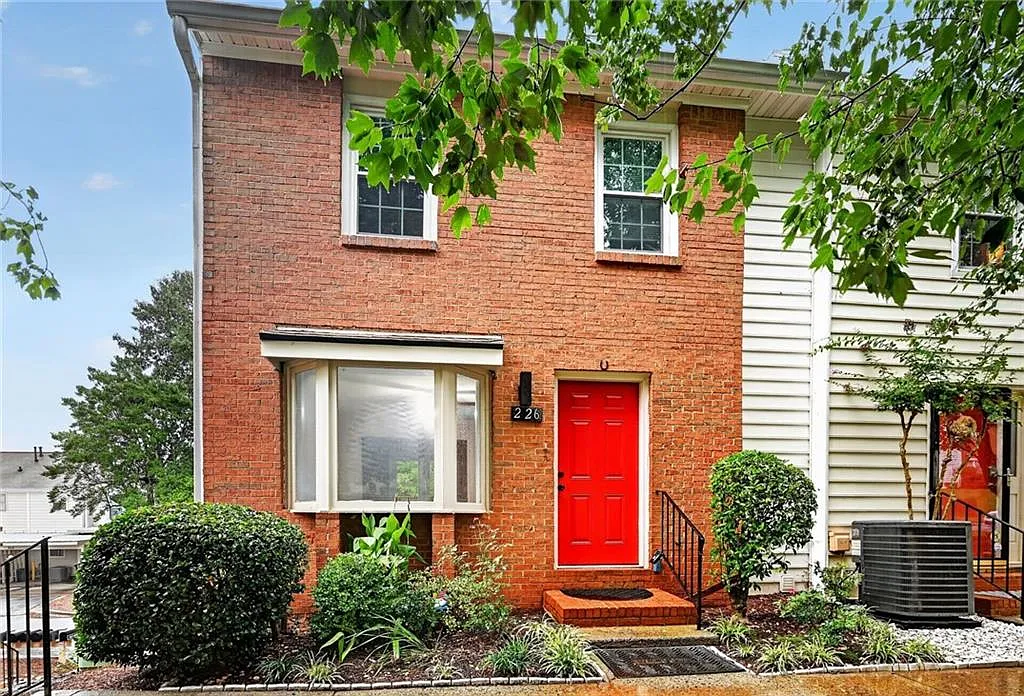 3 bed, 3.5 bath, 1240 sqft, $2,500 — Photo 1