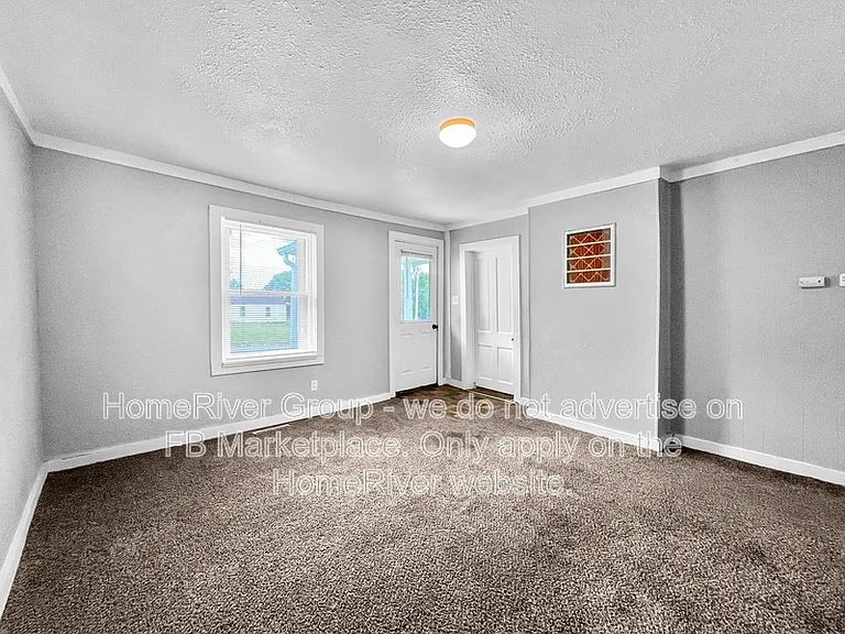 2304 Walnut St — Photo 2