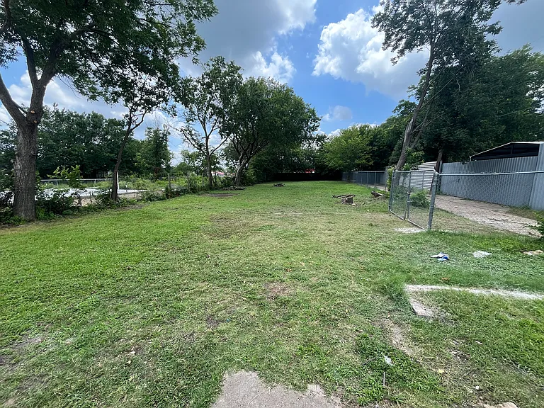 2423 Lolita Dr — Photo 18