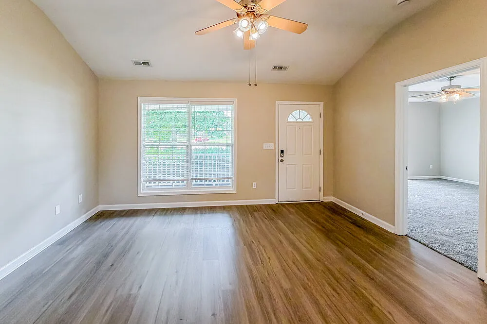 4 bed, 2.0 bath, 2206 sqft, $2,265 — Photo 4