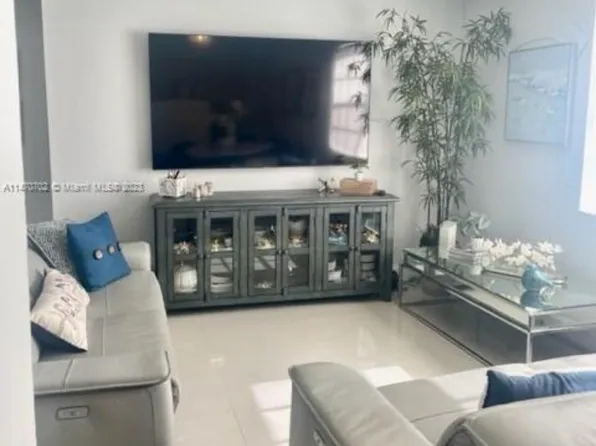 8710 SW 3rd St #8710, Hollywood, FL 33025