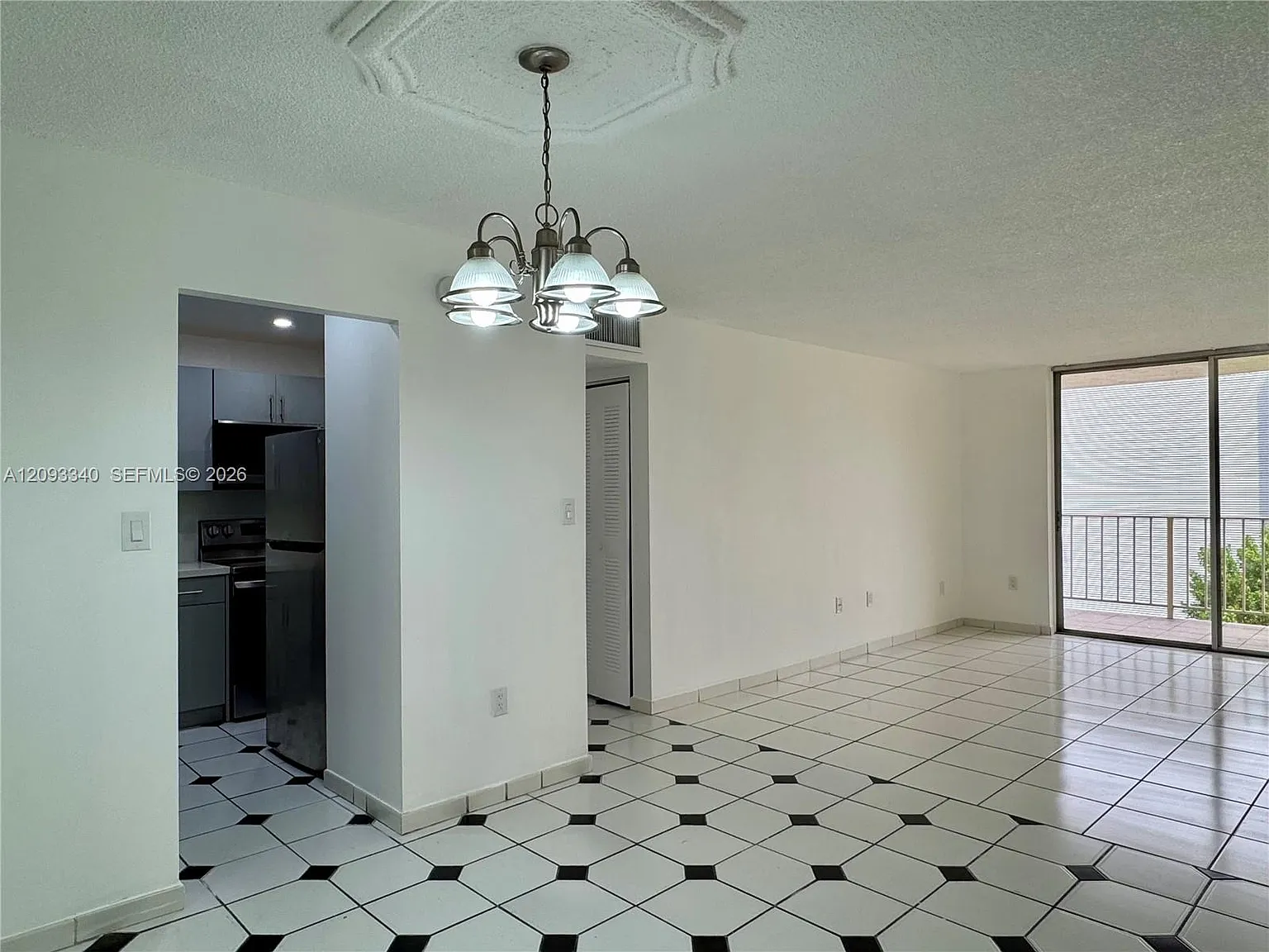 4675 W 18th Ct — Photo 3