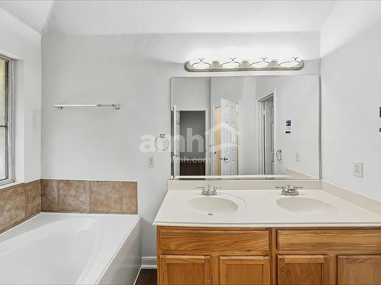 2116 Faldo Ln — Photo 12