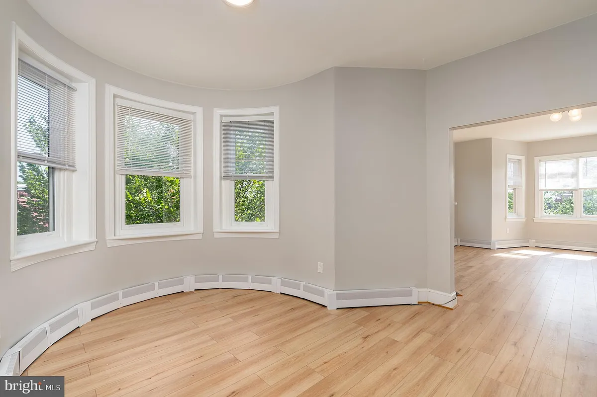 Building Photo - 523 Constitution Ave NE #3